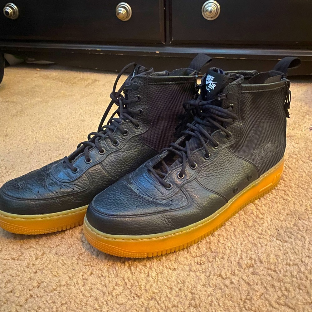 Air force ones, black